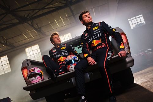 全国送料無料・イイ店 liam-lawson-max-verstappen-red.jpg その他