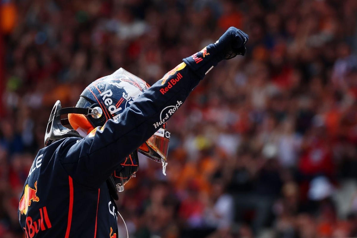 F1 Belgian GP: Max Verstappen fends off Oscar Piastri and Lando Norris for sprint race win