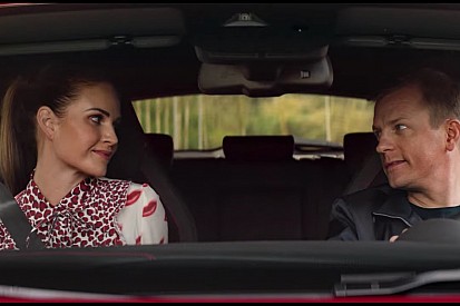 Räikkönen és Minttu az Alfa Romeo új reklámfilmjében: videó