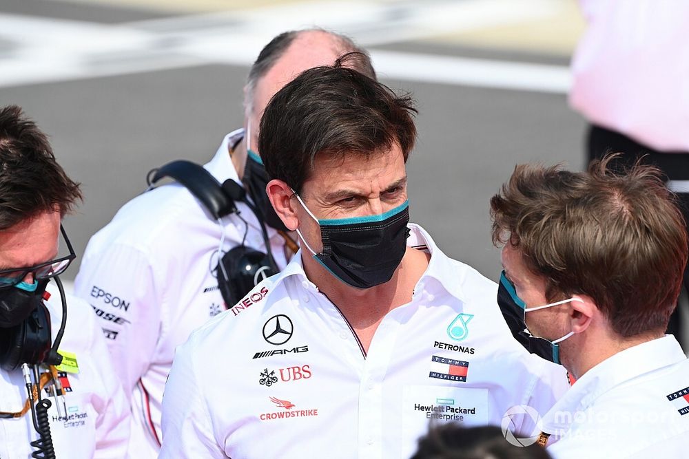 Wolff: "Verstappen, İspanya GP'nin favorisi olarak gösterilmeli"