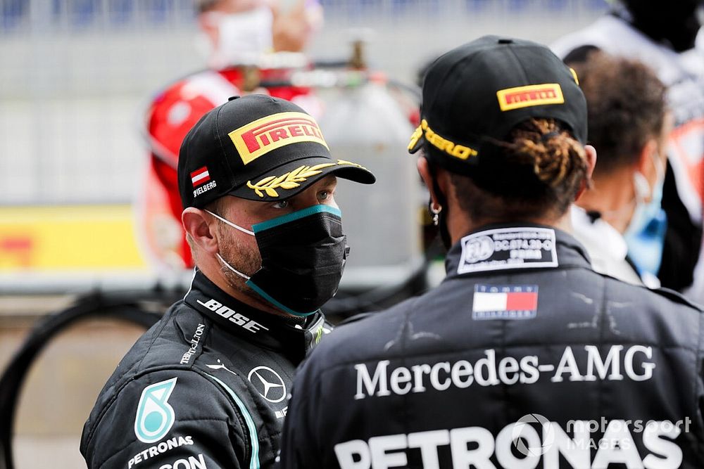 Valtteri Bottas, Mercedes-AMG Petronas F1 e Lewis Hamilton, Mercedes-AMG Petronas F1 festeggiano nel Parc Ferme 