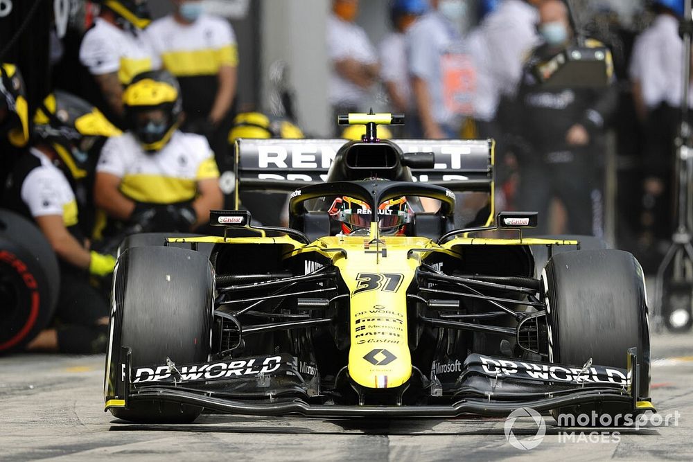 Esteban Ocon, Renault F1 Team R.S.20, quitte les stands