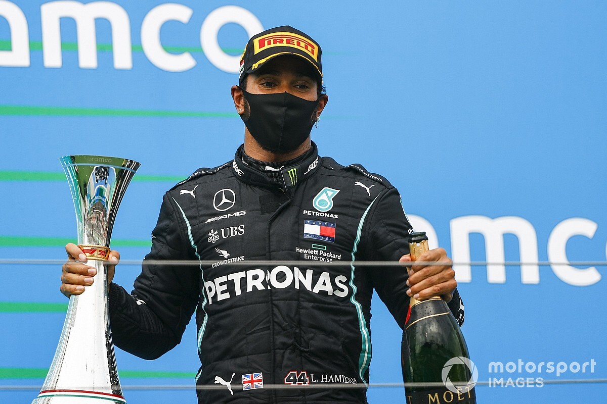 A legendás F1-es kommentátor elmondta, miért tartja jobbnak Hamiltont Schumachernél és Sennánál
