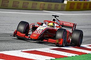 Egy rendkívül furcsa jelenet miatt esett ki Mick Schumacher: dobogós lehetett volna