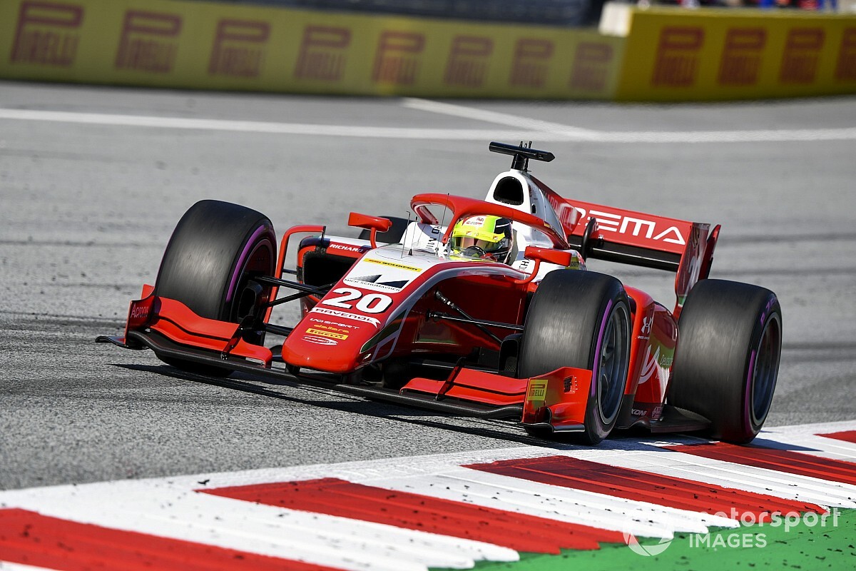 Egy rendkívül furcsa jelenet miatt esett ki Mick Schumacher: dobogós lehetett volna