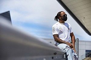 Hamilton fala de "jornada solitária" na temporada por Covid-19: "Não estou vendo minha família"