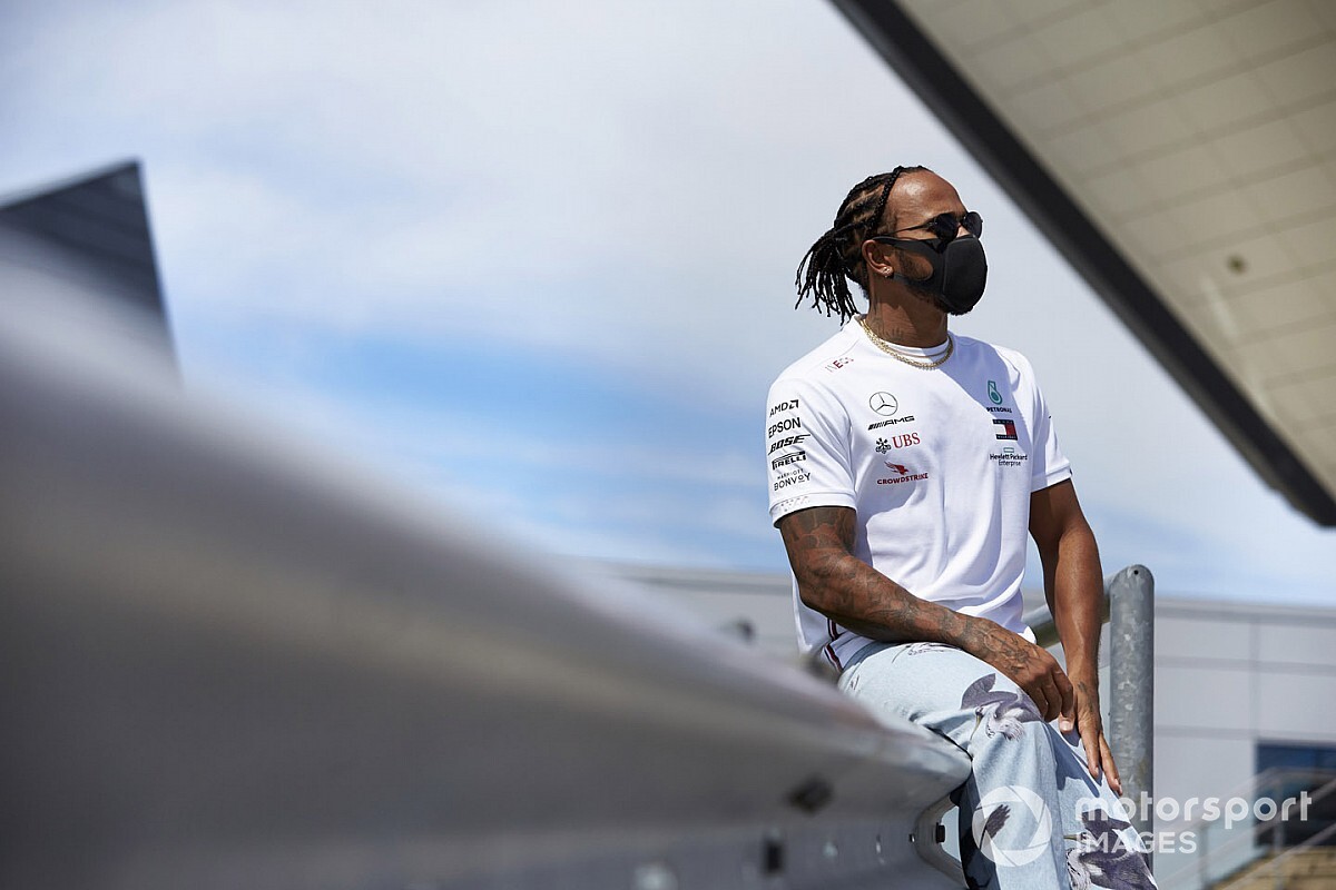 Hamilton fala de "jornada solitária" na temporada por Covid-19: "Não estou vendo minha família"
