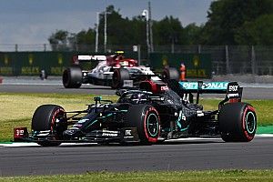 F1, Gran Bretagna: Hamilton in pole, il vuoto dietro le Mercedes