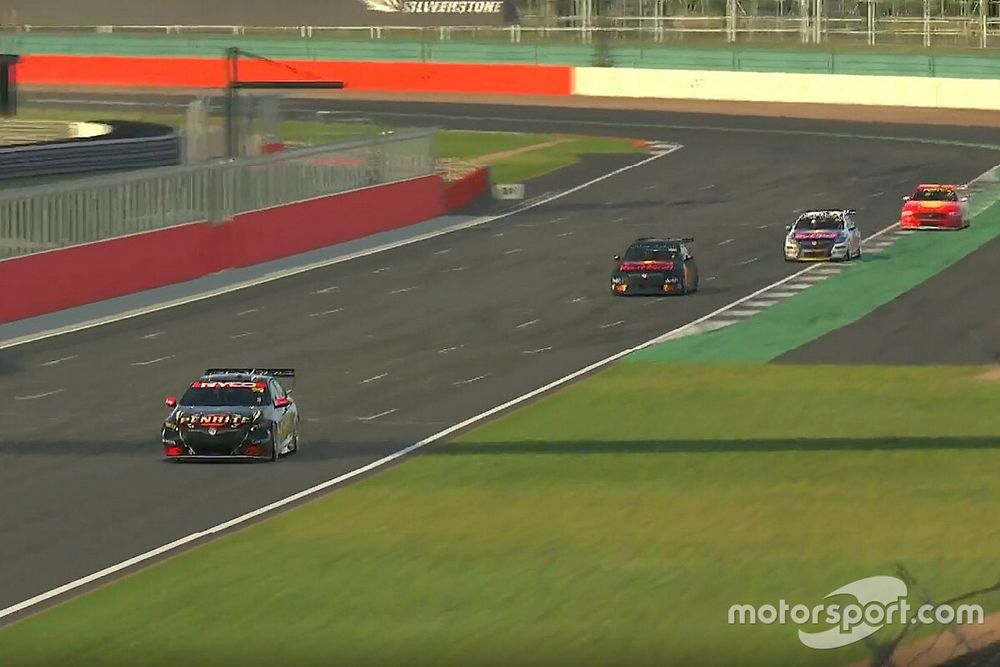 Podiumplaats voor Verstappen in Supercars Eseries Silverstone