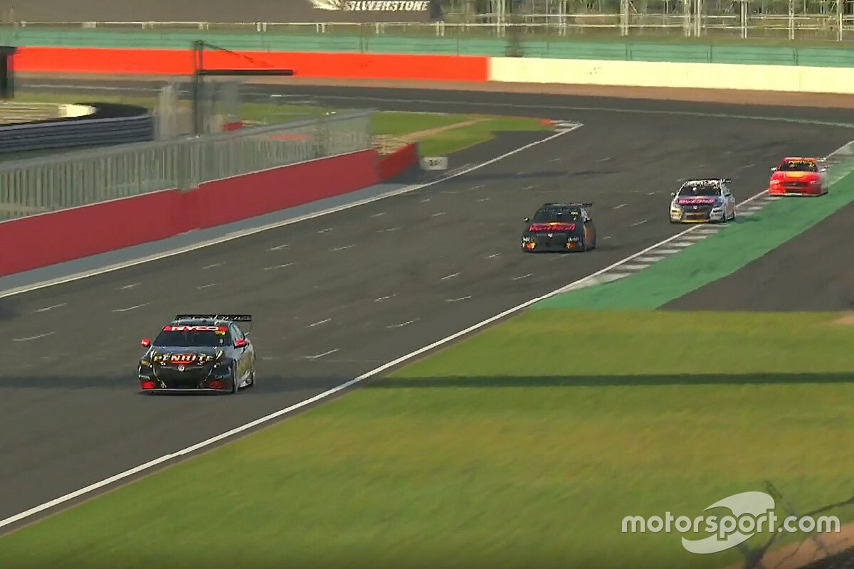 Podiumplaats voor Verstappen in Supercars Eseries Silverstone