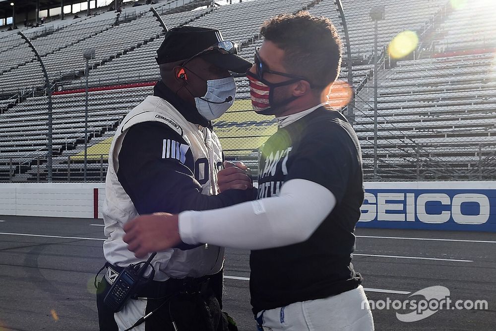 A NASCAR vizsgálatot indított egy szörnyű cselekedet miatt: akasztókötél a garázsban