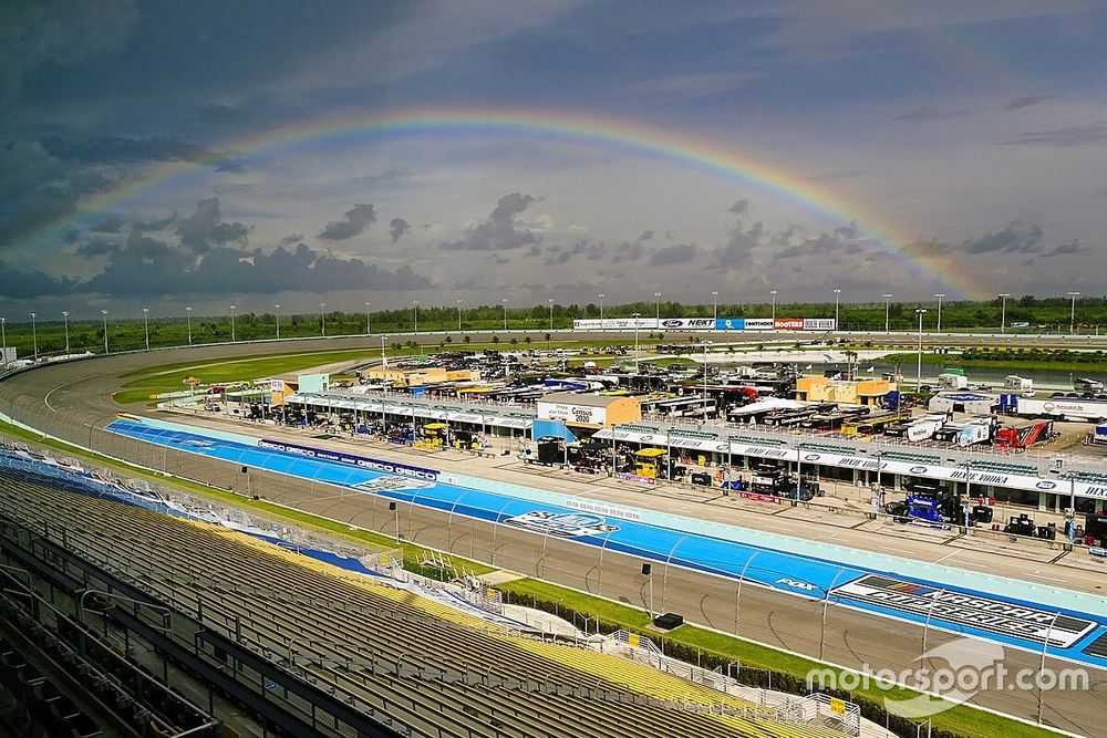 Homestead race delayed, plagued by lightning strikes