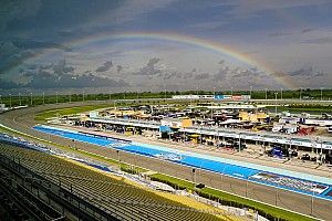 Homestead race delayed, plagued by lightning strikes