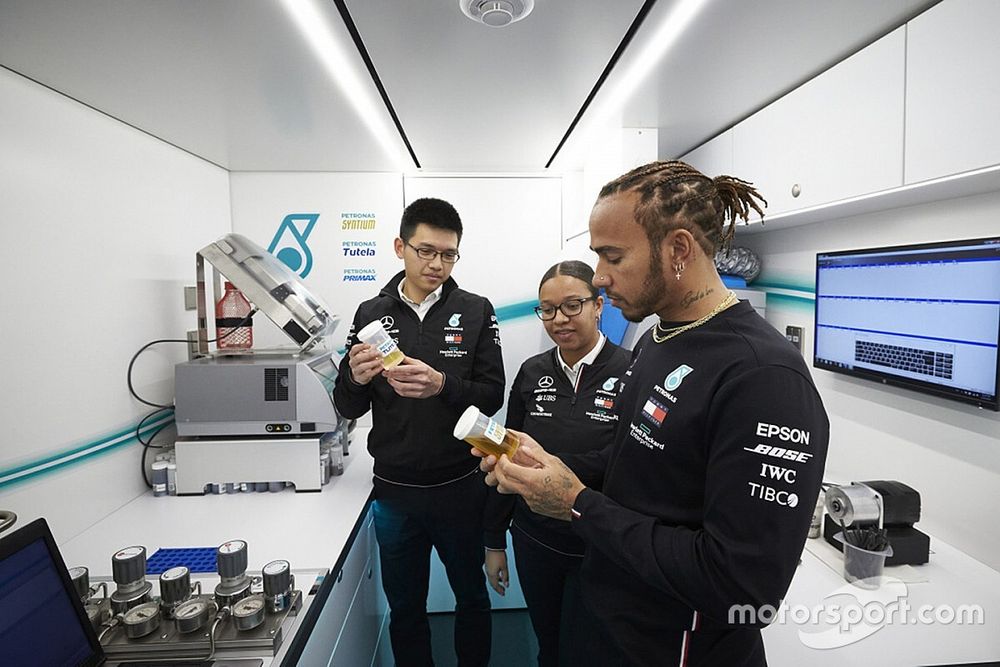 Stephanie Travers,  Petronas trackside fluid engineer Mercedes AMG F1 and Lewis Hamilton, Mercedes AMG F1