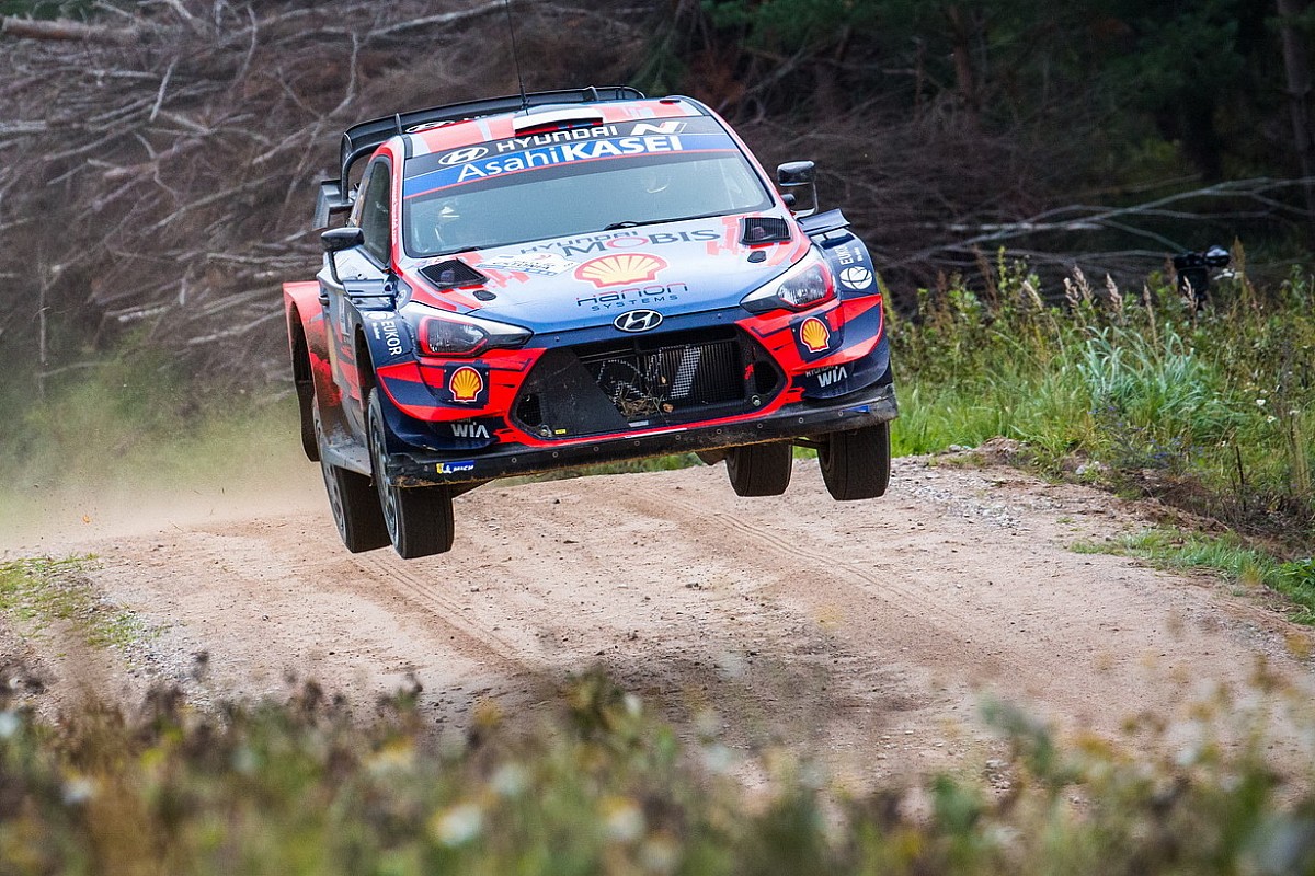 WRC, Rally Estonia, PS16: Tanak vede la vittoria, ma che brivido!