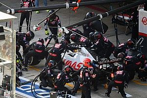 Haas ontkracht overnamegeruchten: "Team staat niet te koop"
