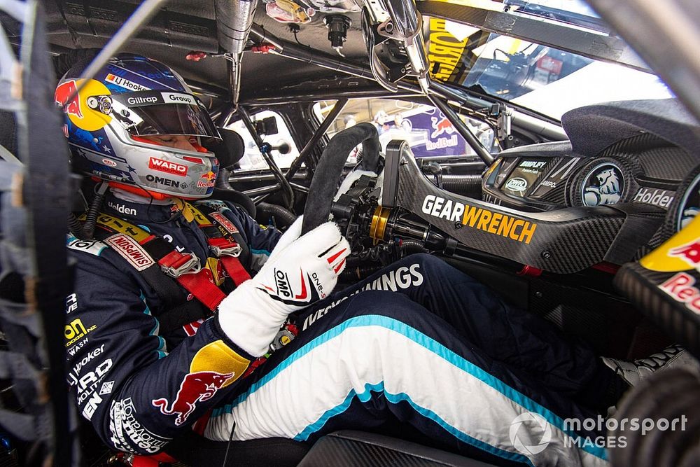 Stranded Supercars drivers free to travel to Australia