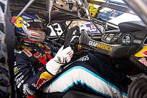 Stranded Supercars drivers free to travel to Australia