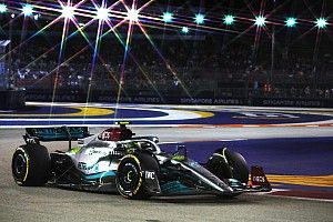 Hamilton na openingsdag F1 Singapore: "We stuiteren als een gek"