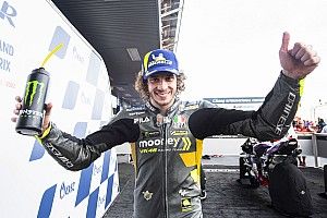 Pole de Bezzecchi con récord en Buriram
