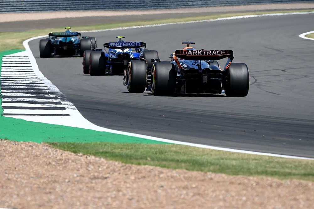 Fernando Alonso, Aston Martin AMR23, Logan Sargeant, Williams FW45, Oscar Piastri, McLaren MCL60