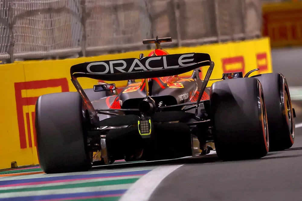 Aler&oacute;n monocasco del Red Bull RB19