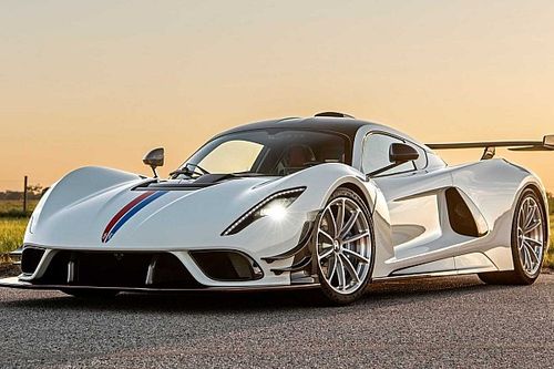Az autójukat versenypályákon nyüstölőknek kedveskedik a Venom F5 Revolutionnel a Hennessey
