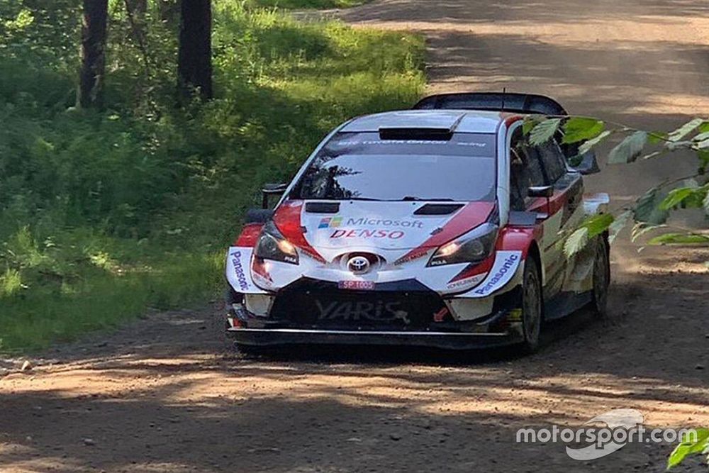 Valtteri Bottas prova la Toyota Yaris WRC