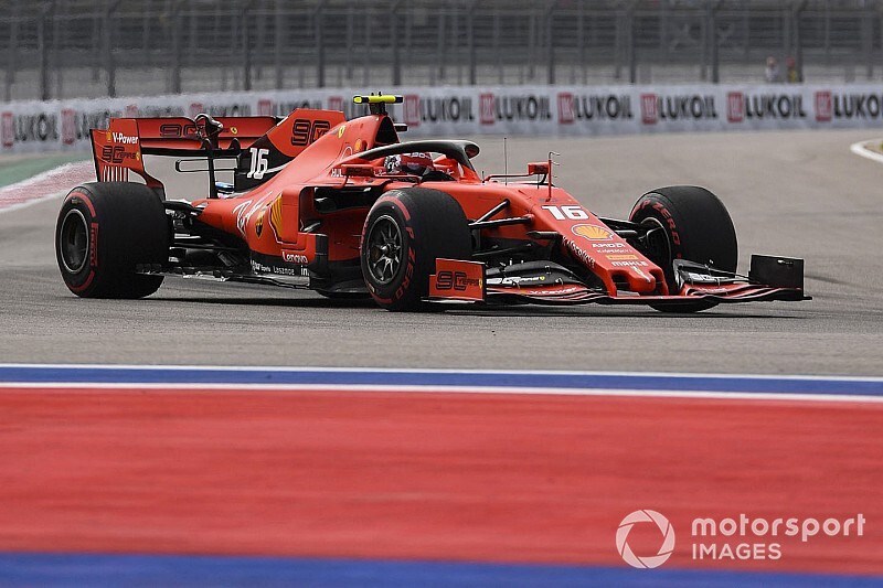 Leclerc bate Verstappen por 0s08 e lidera 1º treino da F1 na Rússia