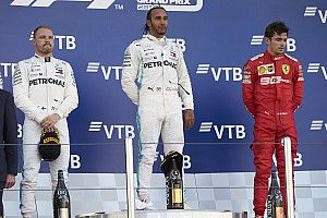 Hamilton képes bocsánatot kérni, és Leclerc jobban hasonlít rá, mint Vettel-re?
