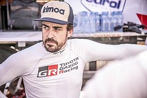 Alonso az utolsó helyről nyert a sprintfutamon, de kiesett a mindent eldöntő endurance versenyről