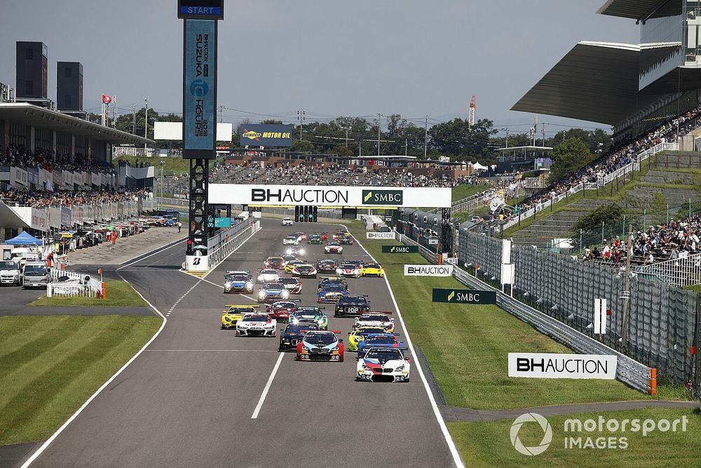 Partenza della gara al Suzuka 10 Hours, #42 BMW Team Schnitzer BMW M6 GT3: Augusto Farfus, Nick Yelloly, Martin Tomczyk comanda