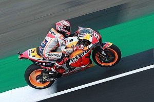 Marquez in pole davanti a Rossi a Silverstone