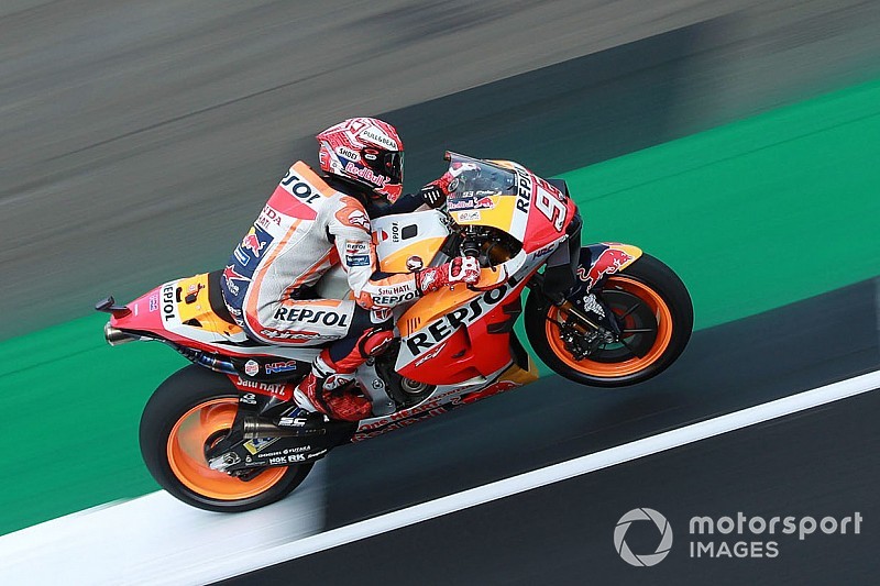 Marquez in pole davanti a Rossi a Silverstone