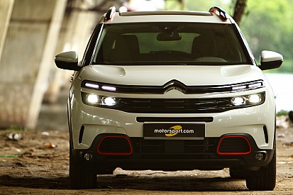 Галерея: тест-драйв кросовера Citroen C5 з ефектом «літака-килима»