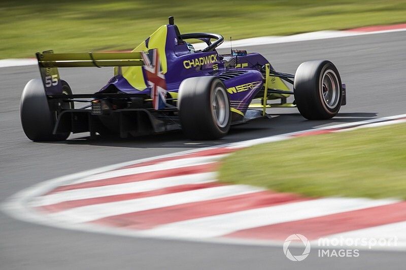 W Series Brands Hatch: Pole Chadwick, titel ver weg voor Visser