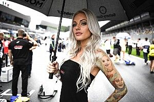 Fotogallery: le ombrelline del GP d'Austria infuocano il paddock
