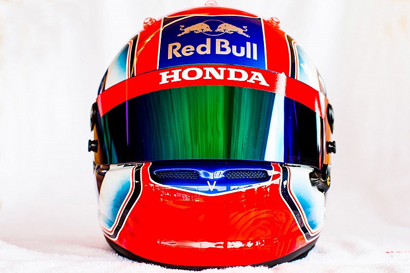 Gasly nemcsak csapatot, de sisakot is váltott