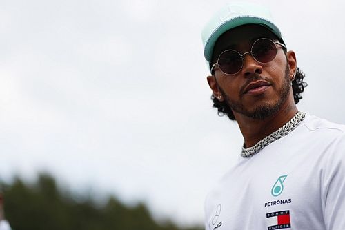 Hamilton lanza hamburgueser&iacute;a vegana en Londres