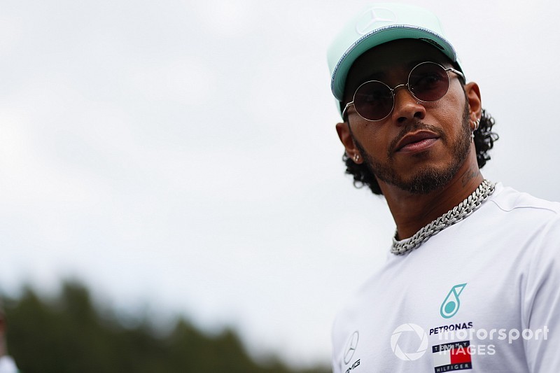 Hamilton lanza hamburguesería vegana en Londres