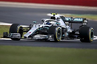 Bottas bovenaan in lastige tweede training op Silverstone