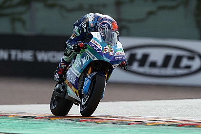 Az első nagy bukás a MotoE-ben: veszélyben voltak a versenybírók