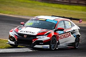 Sandown TCR: Girolami dominates opener