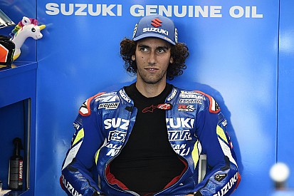 Rins: "He destrozado la carrera de Morbidelli en la primera vuelta"