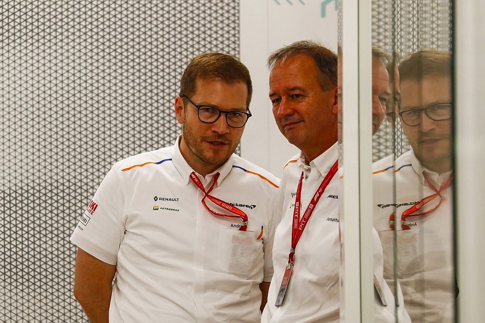 Один из руководителей покинет McLaren после 20 лет в команде