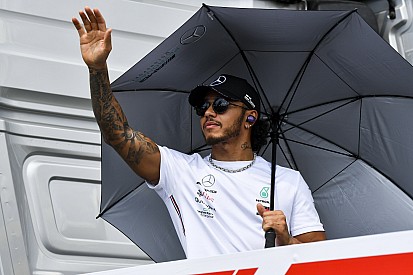 Hamilton keveset vár a Mercedes új motorjától