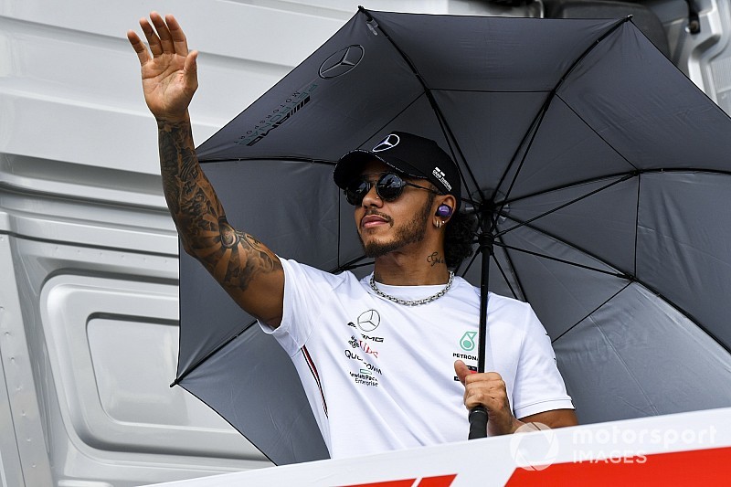 Hamilton keveset vár a Mercedes új motorjától