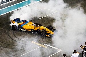 Donuts, Ehrungen und eine Bitte: So emotional war der Abschied von Alonso