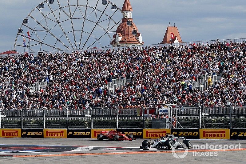 Mercedes sirve en bandeja la victoria a Hamilton en Rusia