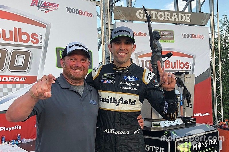 Race winner Aric Almirola, Stewart-Haas Racing with spotter Joel Edmonds